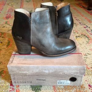 BedStu gray/black side zip bootie.